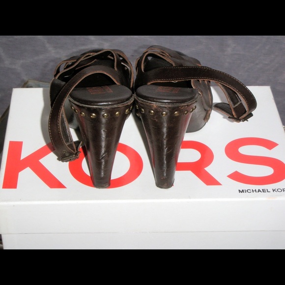 Michael Kors Slingbacks in Brown Leather - Picture 2 of 2